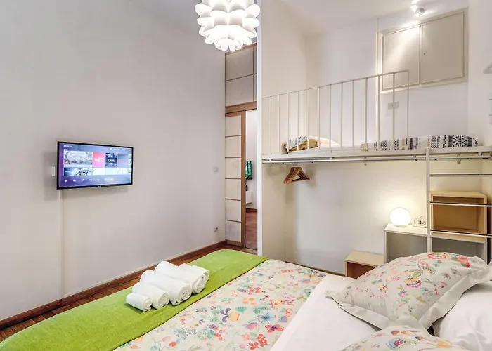Elegant Apartment Behind The Colosseum